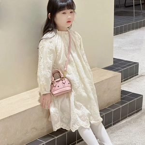 Mini sac à main rose en forme de coquille avec imprimé ours pour filles sur modèle