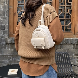 Minimalistischer cremeweißer Mini-Rucksack für Damen aus hochwertigem PU-Leder für Reisen