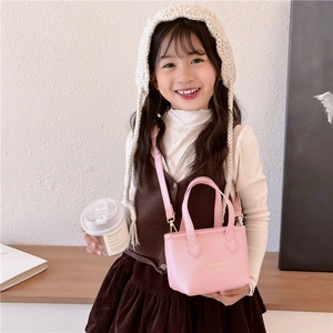 Mini sac seau rose pour filles en cuir grainé avec poignée et bandoulière amovible