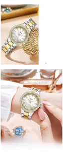 Gros plan d'une montre bicolore en acier avec lunette en cristal et cadran en nacre