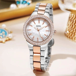 Montre élégante en acier bicolore avec lunette sertie de zircons et cadran perle