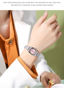 Detailansicht des rosa ovalen Zifferblatts und silbernen Milanaise-Armbands