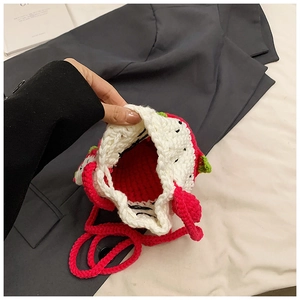Sac bandoulière pitaya au crochet fait main montrant l'intérieur et les détails