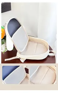 Détails de l'intérieur d'un sac à dos lapin avec poche filet et compartiments de rangement
