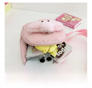 Marsupio rosa bimbi con peluche mostra spazio per cellulare e specchio tascabile