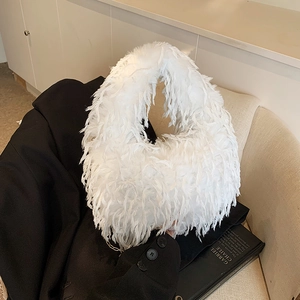 Sac Hobo En Peluche Pour Femme Fausse Fourrure Texture Plume Sac À Bandoulière Avec Chaîne En Métal Doré Style Commuteur Couleur Unie