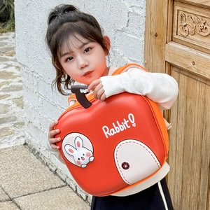 Zainetto per bambini a forma di mela rossa con stampa di coniglio per l'asilo