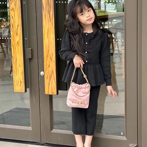 Rosa gesteppte Kinder-Umhängetasche mit Kette und Buchstabenprint im Streetwear-Stil