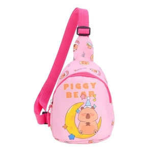 Sac de poitrine rose pour enfants avec motif capybara et sangle réglable sur blanc