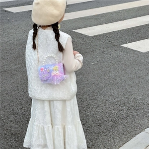 Sac à main perle princesse avec nœud rose et personnage sur sac à bandoulière en peluche violette