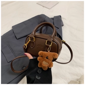 Braune Mini-Bowlingtasche für Kinder mit süßem Teddybär-Plüschanhänger und Handgriffen