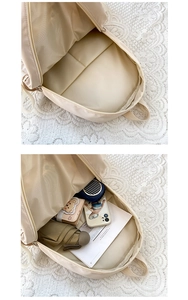 Vista interna dello zaino in nylon beige che mostra lo scomparto principale e la capacità