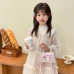 Robe en dentelle blanc cassé pour fille avec sac à main perle au style français