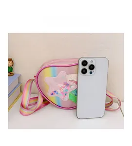 Sac à bandoulière cœur à paillettes roses pour enfants, comparaison de taille