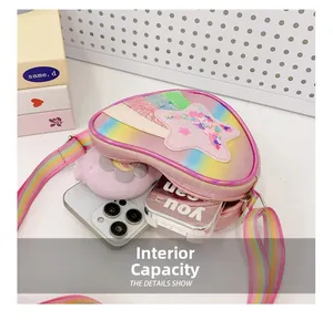 Capacité interne du sac à bandoulière rose à paillettes pour enfant avec smartphone