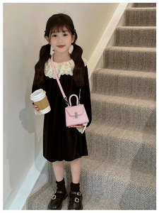 Pink mini leather handbag for girls featuring a metal clasp and crossbody strap