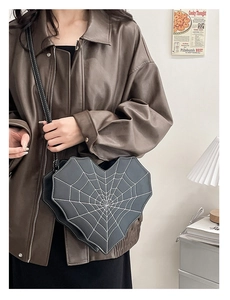 Sac à bandoulière gothique en forme de cœur avec broderie toile d'araignée et similicuir PU