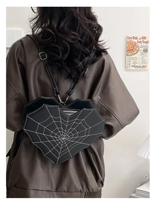 Sac à dos gothique en forme de cœur avec ailes de chauve-souris et broderie toile d'araignée