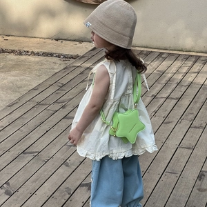 Neongrüne Kinder-Umhängetasche in Sternform mit dem Aufdruck Fashion and Bags