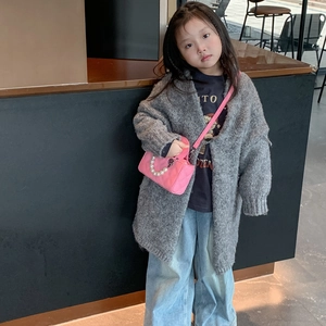 Kids grey knit cardigan and pink quilted crossbody bag with pearl handle on model