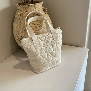 Heart Quilted Tote Handbag Large Capacity Lightweight Fabric Shoulder Bag For Women Casual Travel Mommy Bag With Zipper