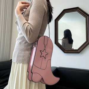 Creative pink cowboy boot-shaped crossbody bag with star stitching and black chain