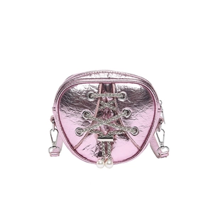 Mini sac rose métallisé avec chaîne croisée et détails de perles pour femmes