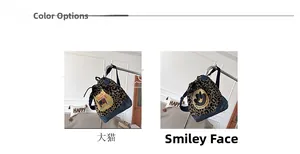 Détails des sacs à dos en denim imprimé léopard avec motifs chat et visage souriant