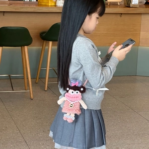 Handmade crochet cartoon doll shoulder bag with pink bow and pearl decor for kids