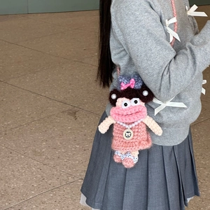 Handmade crochet cartoon doll shoulder bag with pink bow and pearl necklace for kids