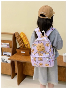 Sac à dos violet pour enfant avec imprimés capybara et peluche 3D pour la maternelle