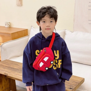 Bolso de pecho infantil con forma de coche rojo de lona y correa ajustable suave