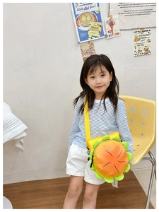 Detail of 3D sunflower hamburger crossbody bag for kids with adjustable yellow strap