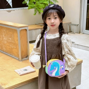 Petit sac à bandoulière licorne pour enfants en cuir violet avec sangle réglable
