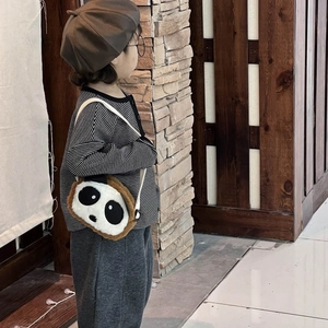 Cute panda plush crossbody bag for kids with adjustable strap for outdoor use