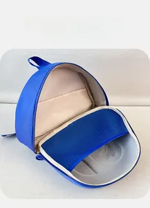 Vue intérieure du sac à dos bleu pour enfants avec poches en filet et rembourrage