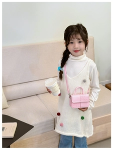 Mini sac bandoulière rose pour enfants avec empiècements en cuir lisse et texturé