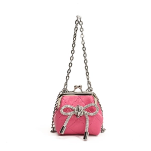Mini borsa a tracolla trapuntata rosa per bambina con fiocco di strass e chiusura retrò
