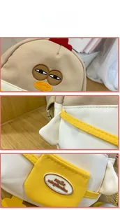 Détails du sac bandoulière poussin en toile avec broderie et petite poche frontale