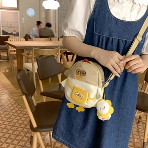 Sac bandoulière poussin mignon beige et blanc avec pieds 3D et breloque en peluche