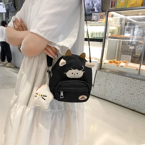 Sac à bandoulière en toile noire avec motif vache mignonne et pendentif étoile blanche