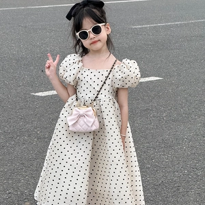 Robe beige à pois pour filles avec manches bouffantes et sac à bandoulière rose