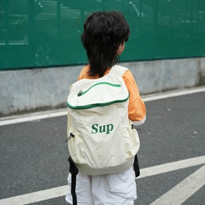 Sac à dos enfant blanc cassé grande capacité avec fermeture éclair verte et imprimé Sup
