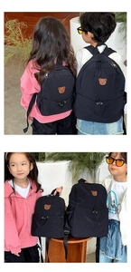 Comparaison détaillée de deux tailles de sacs à dos noirs pour enfants avec ours