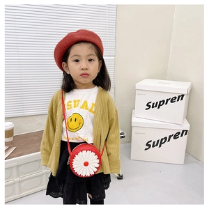 Detailed view of red round daisy shoulder bag for kids with petal decor and zipper