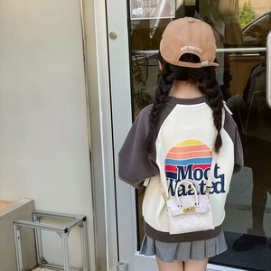 Mini sac à bandoulière crème pour enfants avec tenue décontractée d'automne