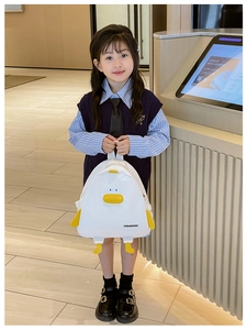 Détail du sac à dos canard pour enfants avec ailes 3D et design animal mignon