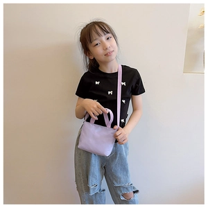 Girl wearing a minimalist light purple canvas crossbody bag with adjustable straps