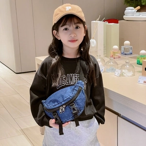 Marsupio minimalista in denim blu scuro per bambini con fibbie regolabili e stile casual
