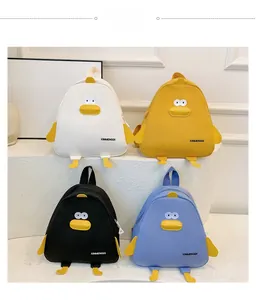 Détail de sacs à dos canard colorés avec ailes et pieds 3D pour tout-petits
